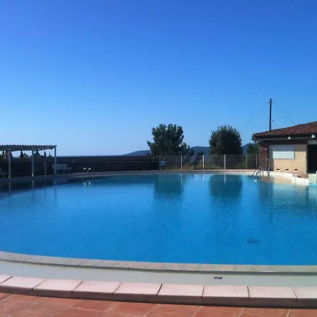 Charming On A Secured Private Domain With Large Swimming Pool Feriehus Fréjus