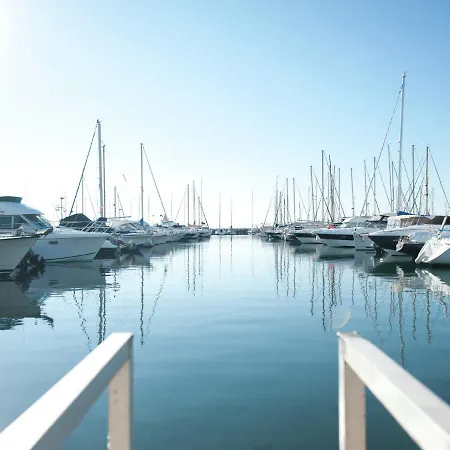 Charming On A Secured Private Domain With Large Swimming Pool Fréjus