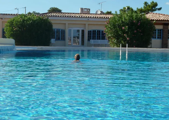 Holiday Home In Frejus With Pool & Tennis Σπίτι διακοπών *